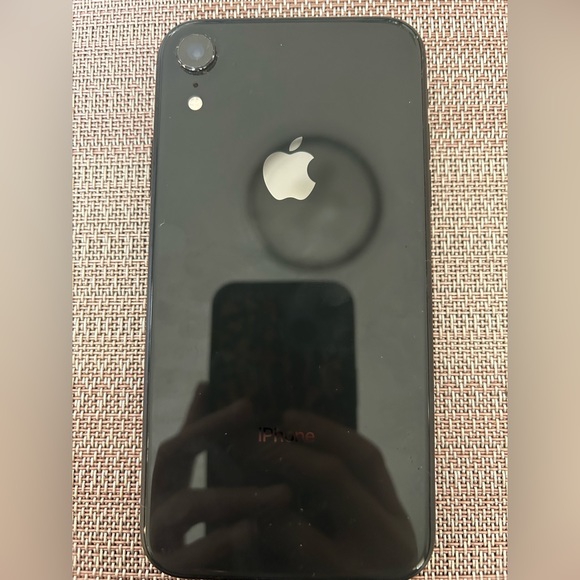 IPHONE XR 64GB - Picture 2 of 9